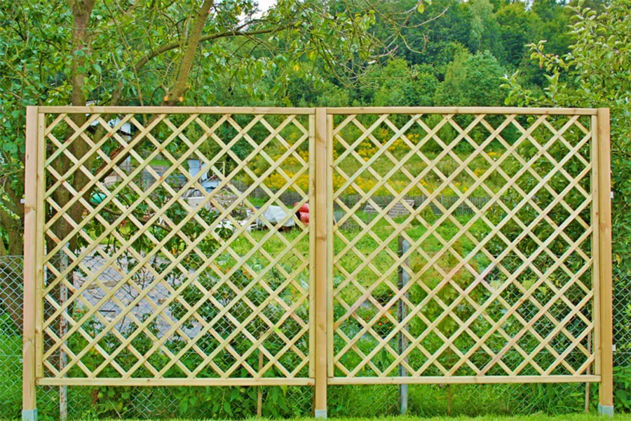 Płot siatkowy Lidia Standard 11 - wysokiej jakości produkt architektury ogrodowej z drewna